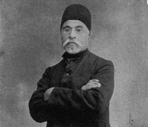 سيّاحى كه "آثارِعجم" را پاس داشت